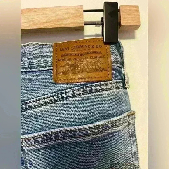 Levi’s wedgie straight , sz  24 - Picture 3 of 6